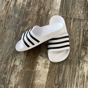 Size 4 kids Addidas slides